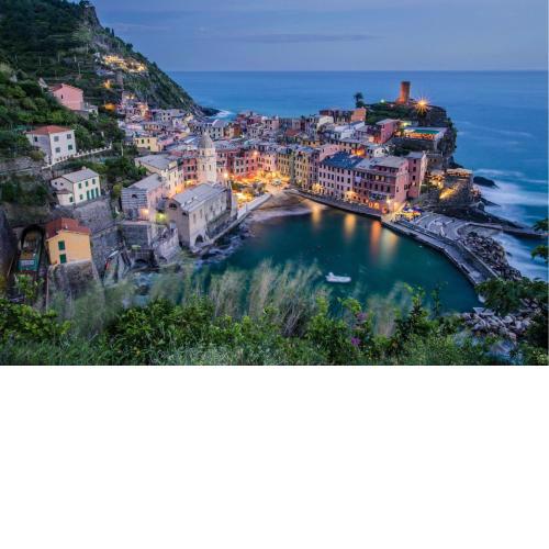ALTIDO Charming House for 12, with Patio in Vernazza