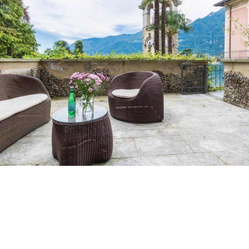 ALTIDO Exclusive Home with Parking on the Lake Como Coast