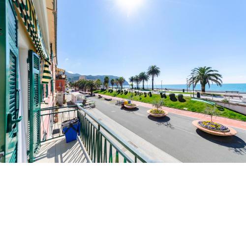 ALTIDO Great Flat with Balcony & Sea View near Beach