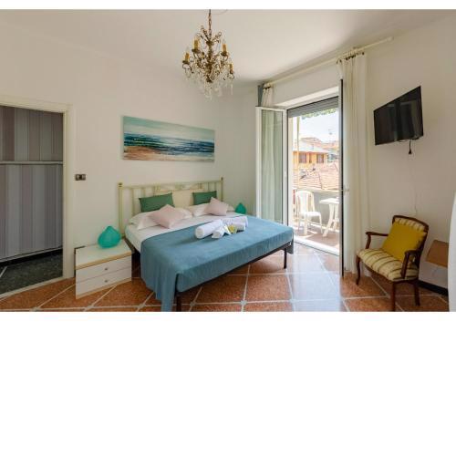 ALTIDO Lovely Flat w/Balcony