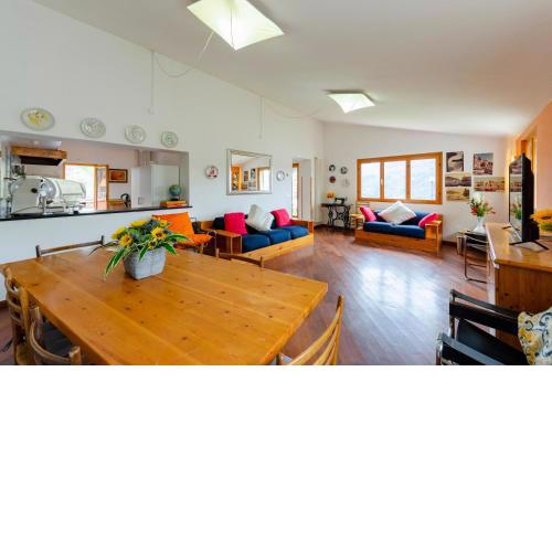 ALTIDO Splendid House w/Garden & Green Hills View