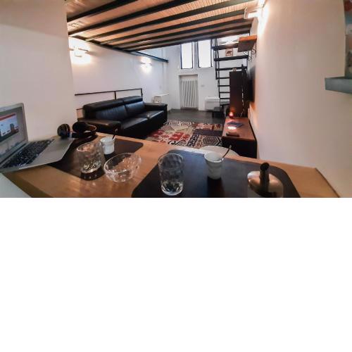 ALTIDO Stylish Loft for 4 in famous Navigli district