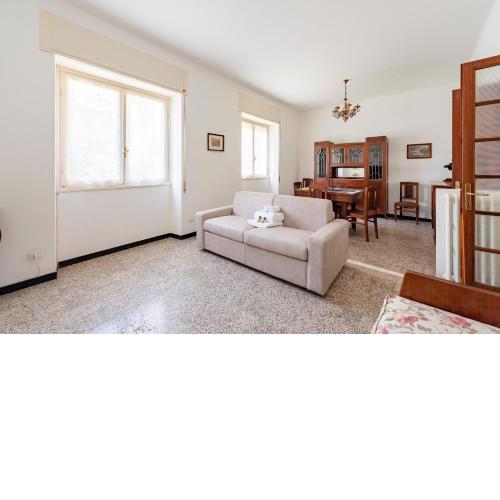 ALTIDO Sunny flat near the beach