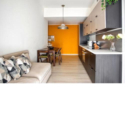 ALTIDO Vibrant 2bed apt with parking and balcony