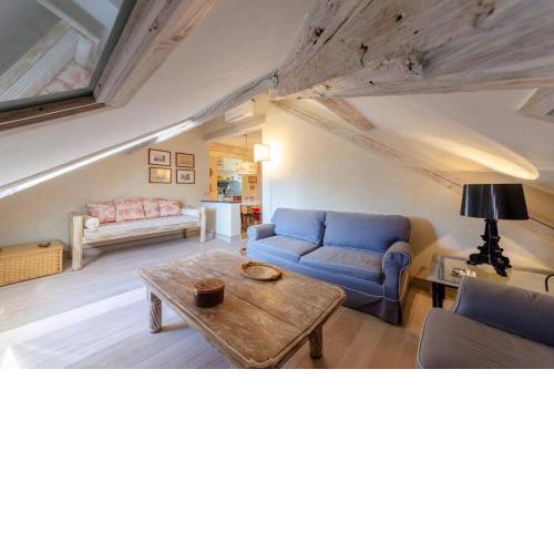 ALTIDO Warm Family-Friendly Apt for 6, near beach