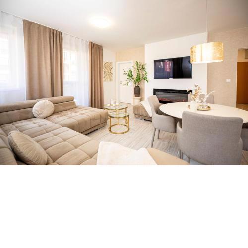 ALURE RESIDENCES 13 & 24h self check-in, fireplace,private parking in front of the apartment building included, new building, green area with meadows and forests