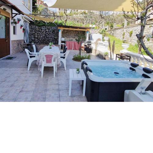 Amalfi Coast Countryside with Jacuzzi and Garden