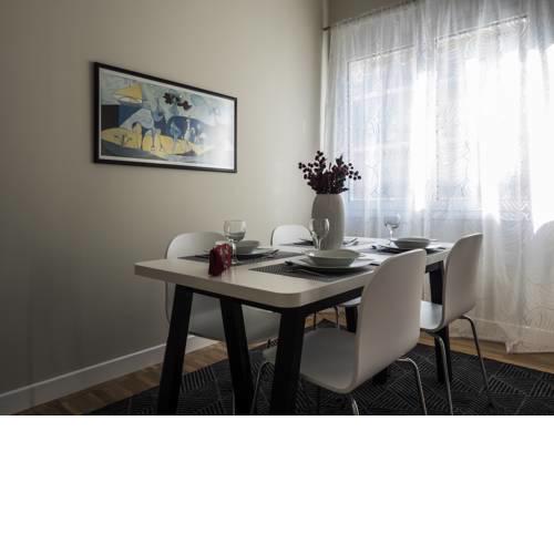 Amalia's Urban Chic Apt (brand new)
