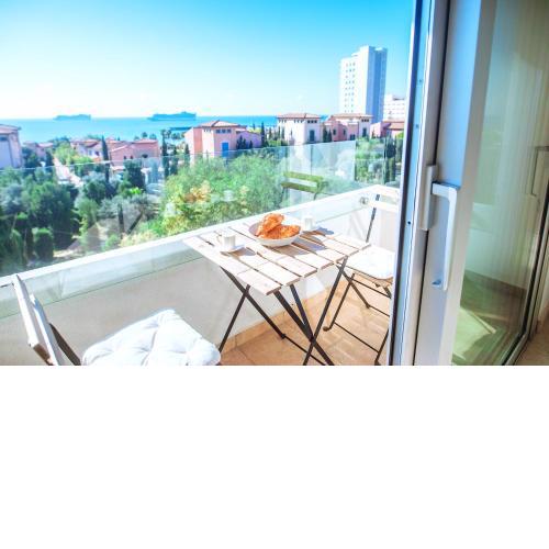 Amathus suite with sea view