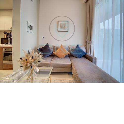 Amazing 1BR in Business Bay with Canal View 1211