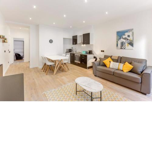 Amazing 2 Bedroom Parisian flat