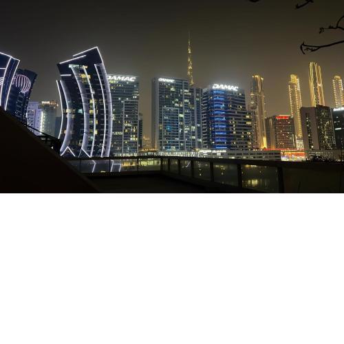 Amazing 2 bedroom Waterfront and Burj Khalifa view