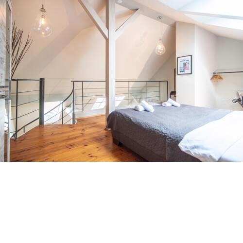 Amazing 2 level apartment in perfect location by easyBNB