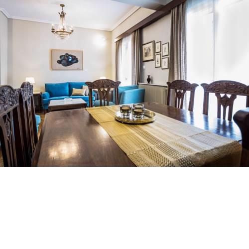 Amazing 2 storey apartment for 7 people in Thessio