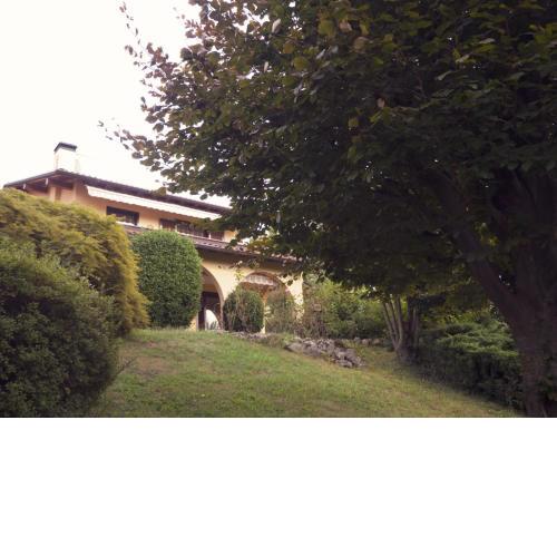 Amazing 3 bedrooms villa with lavish garden, breathtaking lake and mountains view