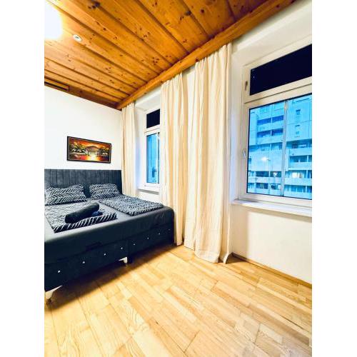 Amazing 4BR Shared Apartment 10 Minute Walk to FAC Platz