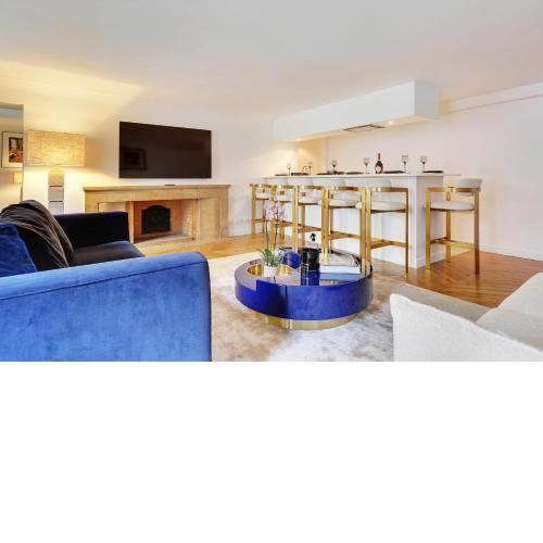 Amazing apartment 2BR4P avenue Montaigne Triangle d'Or