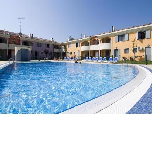 Amazing apartment for 8 person with swimming pool and air conditioning