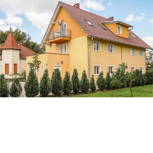 Amazing apartment in Balatonmàriafürdo w/ Outdoor swimming pool and 1 Bedrooms