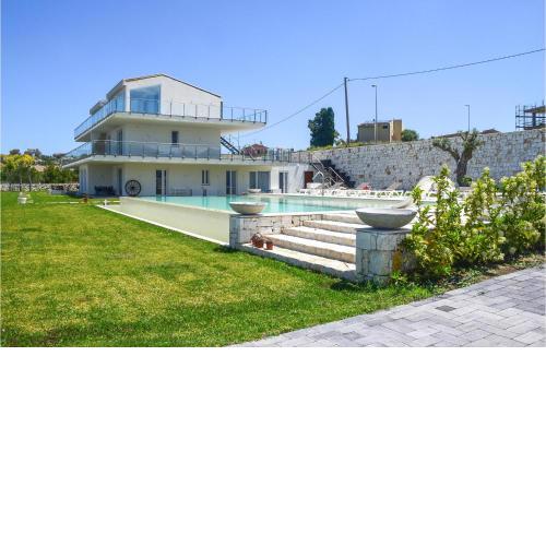 Amazing Apartment In Brucoli With Outdoor Swimming Pool, Wifi And 2 Bedrooms