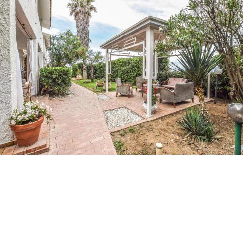 Amazing Apartment In Capo Rizzuto With Wifi And 1 Bedrooms