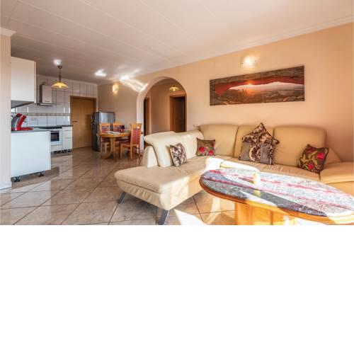 Amazing apartment in Lloret de Mar w/ WiFi, Outdoor swimming pool and 3 Bedrooms