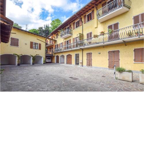 Amazing apartment in Manerba del Garda with 2 Bedrooms and WiFi