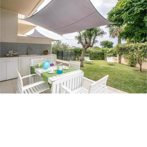 Amazing apartment in Marina di Ragusa with WiFi and 2 Bedrooms