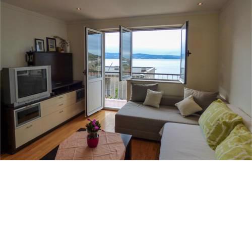 Amazing apartment in Omis w/ WiFi and 2 Bedrooms
