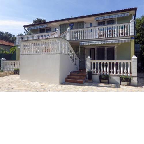 Amazing apartment in Pavicini w/ 1 Bedrooms