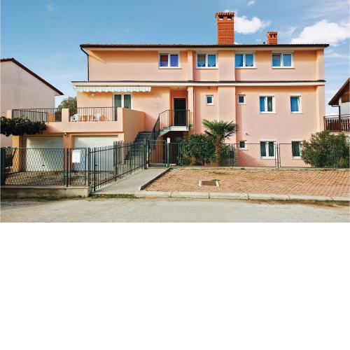 Amazing apartment in Pula with Outdoor swimming pool, WiFi and 1 Bedrooms