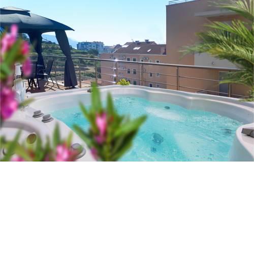 Amazing apartment in Split w/ Jacuzzi and 3 Bedrooms