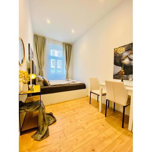 Amazing Gem 4-BR Retreat Breathtaking City Views