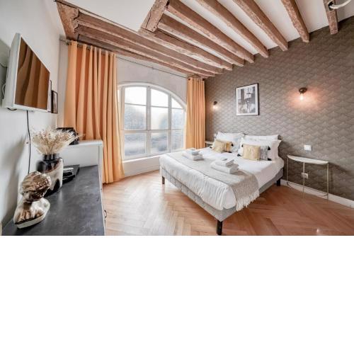 AMAZING HISTORICAL PARISIEN FLAT NEXT TO LOUVRE AREA ! -5