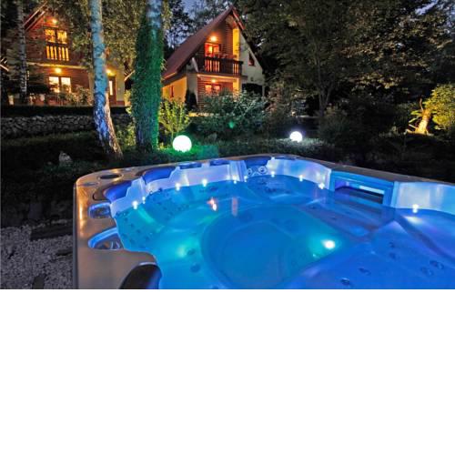 Amazing home in Breze w/ Jacuzzi and 4 Bedrooms