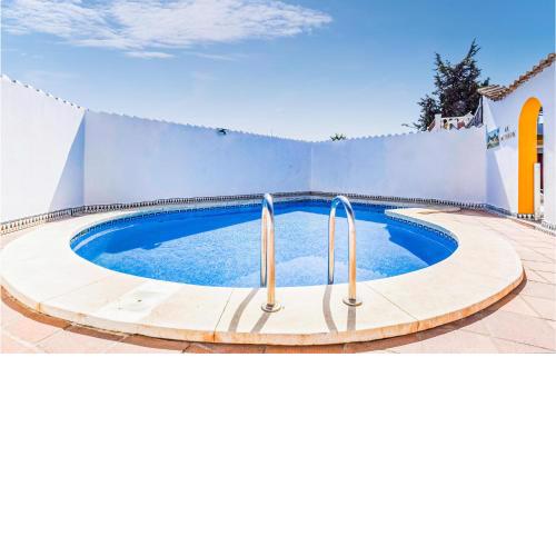 Amazing home in Cadiz with Outdoor swimming pool, WiFi and 7 Bedrooms