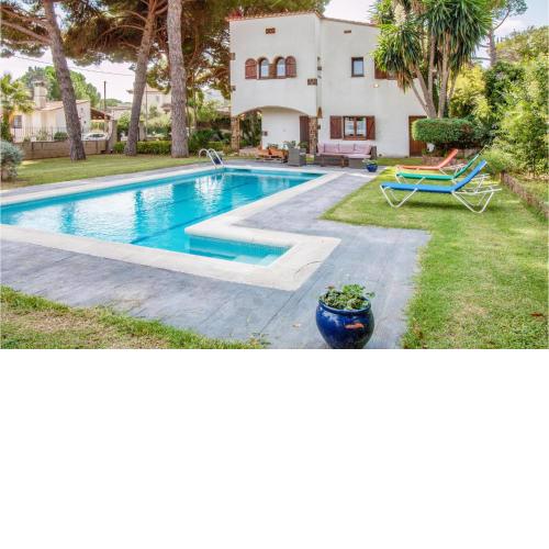 Amazing home in Calonge w/ Outdoor swimming pool and 5 Bedrooms
