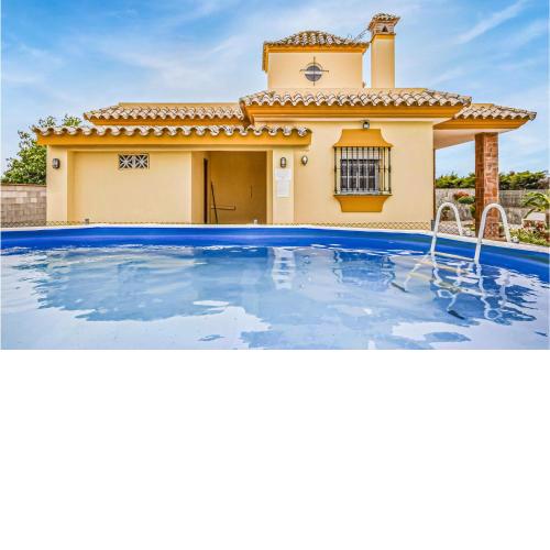 Amazing home in Conil de la Frontera with Outdoor swimming pool, WiFi and 2 Bedrooms