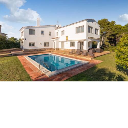 Amazing home in Lloret de Mar with Outdoor swimming pool and 4 Bedrooms