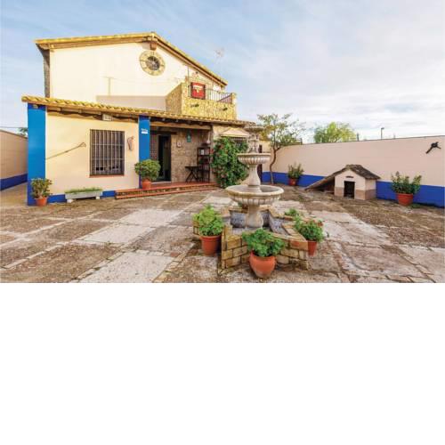 Amazing home in Los Palacios w/ WiFi, 5 Bedrooms and Outdoor swimming pool