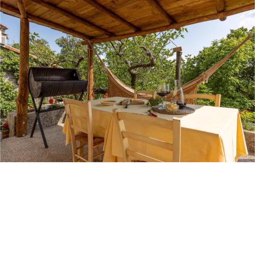 Amazing home in Macchino with WiFi and 3 Bedrooms