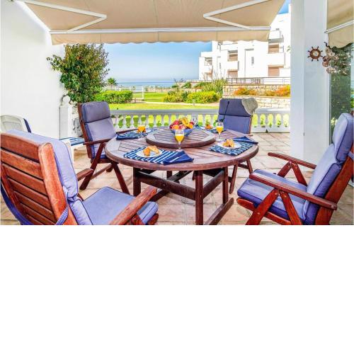 Amazing home in Malaga with Outdoor swimming pool, WiFi and 2 Bedrooms