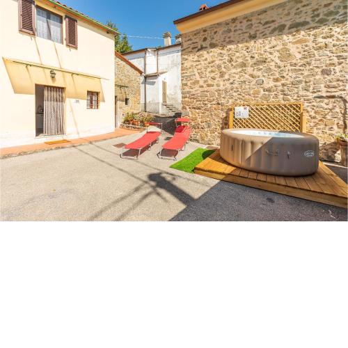 Amazing Home In Marliana With Jacuzzi, Wifi And 3 Bedrooms