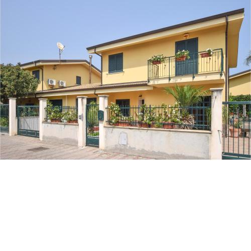 Amazing Home In Melito Porto Salvo With Wifi And 5 Bedrooms