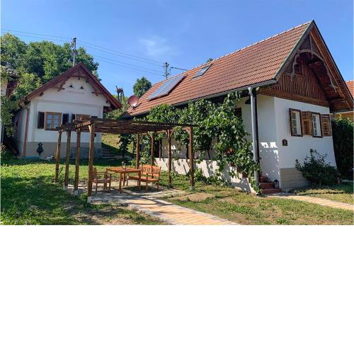 Amazing home in Moschendorf with 1 Bedrooms