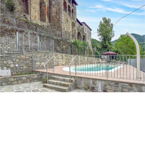 Amazing home in Nicciano with 5 Bedrooms, Jacuzzi and Outdoor swimming pool