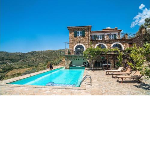 Amazing home in Perdifumo with Outdoor swimming pool, WiFi and 3 Bedrooms
