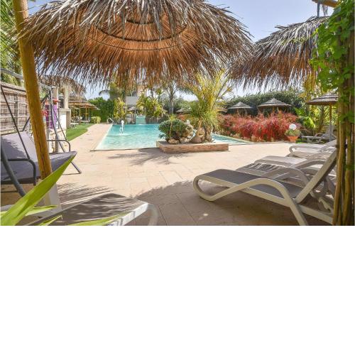 Amazing home in Pozzallo with Outdoor swimming pool, WiFi and 2 Bedrooms