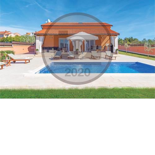 Amazing home in Pula w/ Outdoor swimming pool and 3 Bedrooms