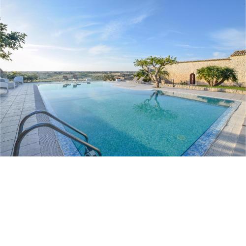 Amazing home in Ragusa with 4 Bedrooms, WiFi and Outdoor swimming pool